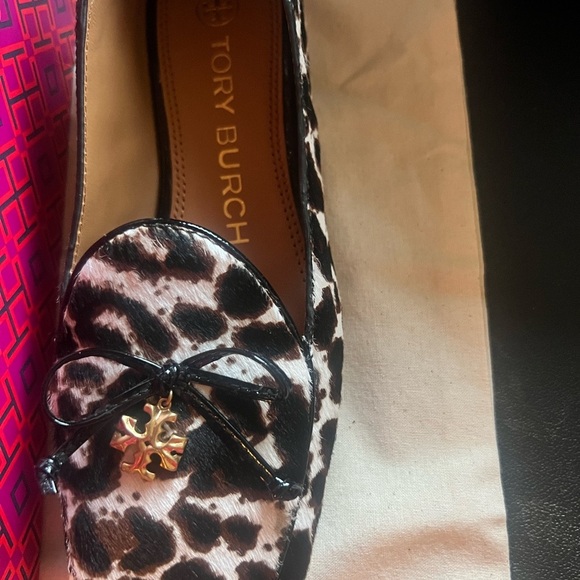 Tory Burch Cream and Black Charm Loafers - Picture 4 of 9